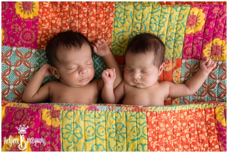 Houston Newborn Photographer captures newborn fraternal twins on bright patchwork quilt